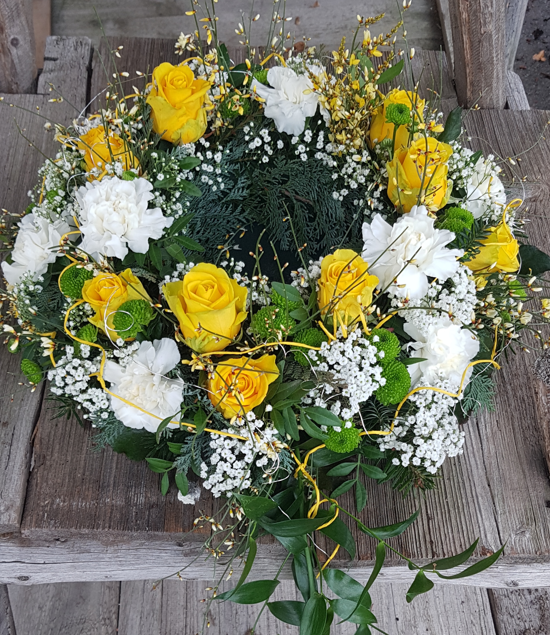 Blumenkranz in Gelb Weiß